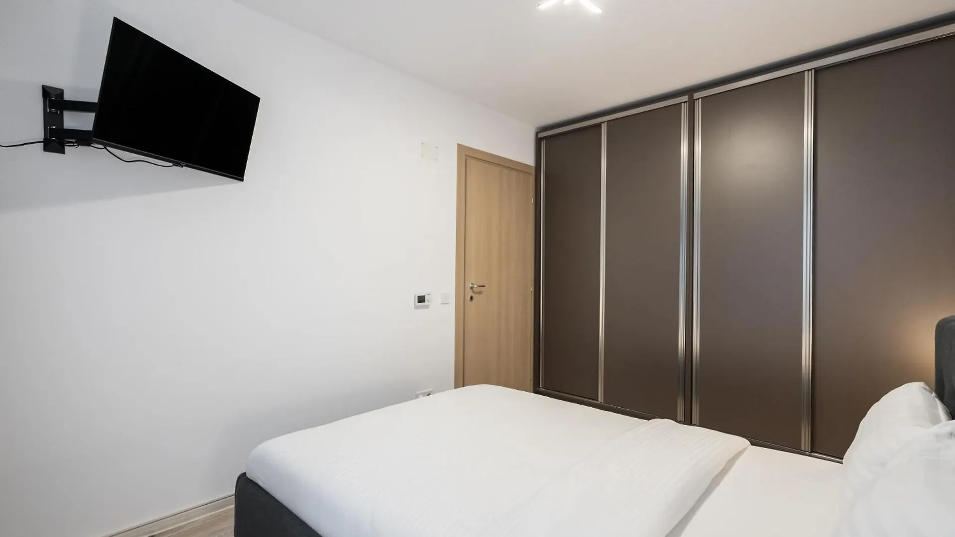 Apartment Central Haven With Private Parking And Balcony Bucharest Romania