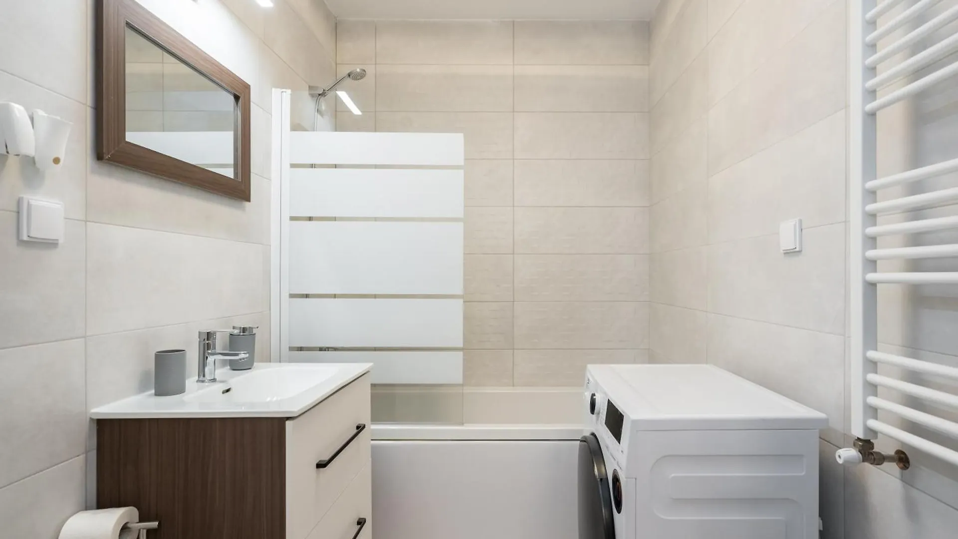 Apartment Central Haven With Private Parking And Balcony Bucharest Romania