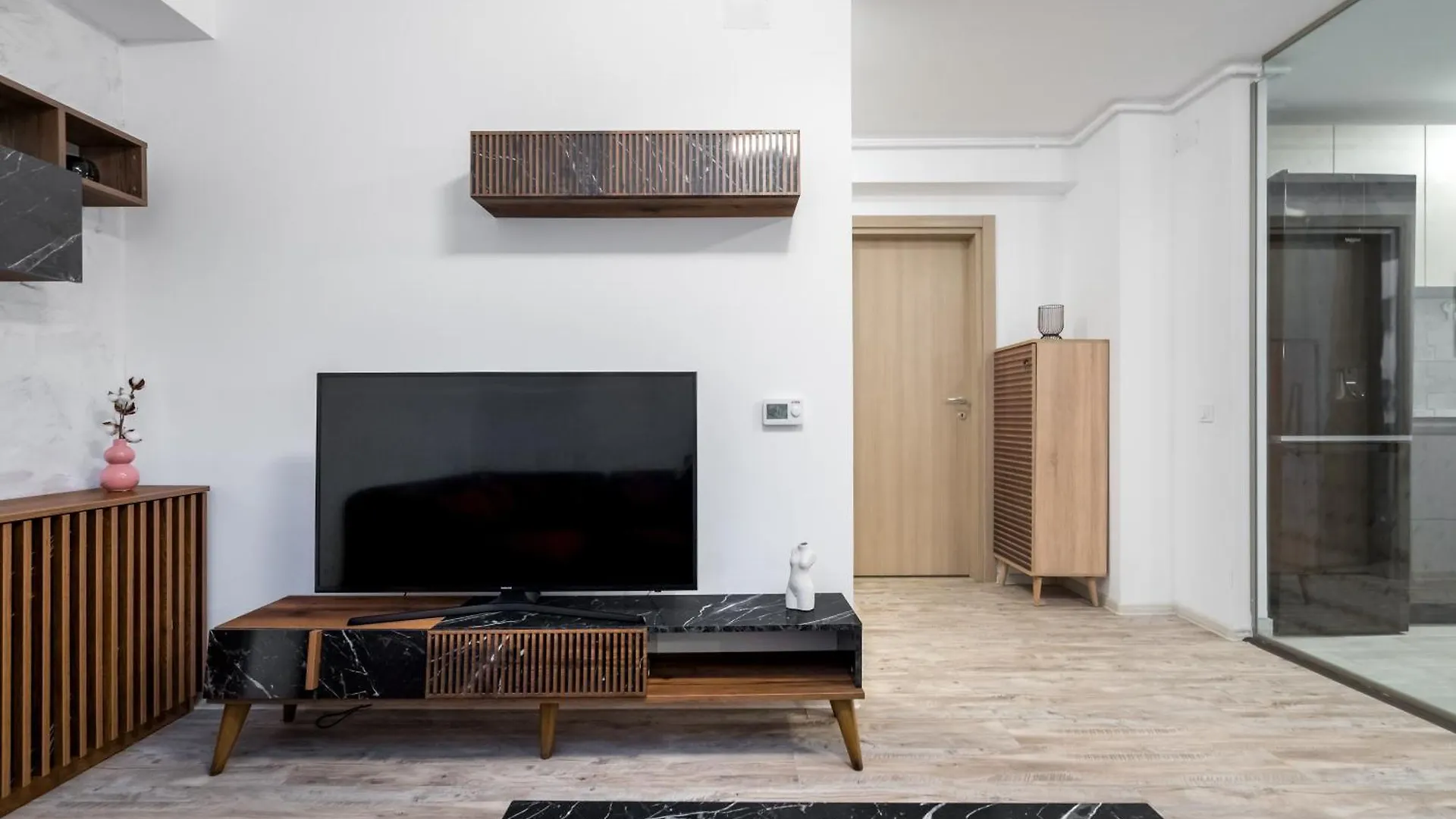 Apartment Central Haven With Private Parking And Balcony Bucharest