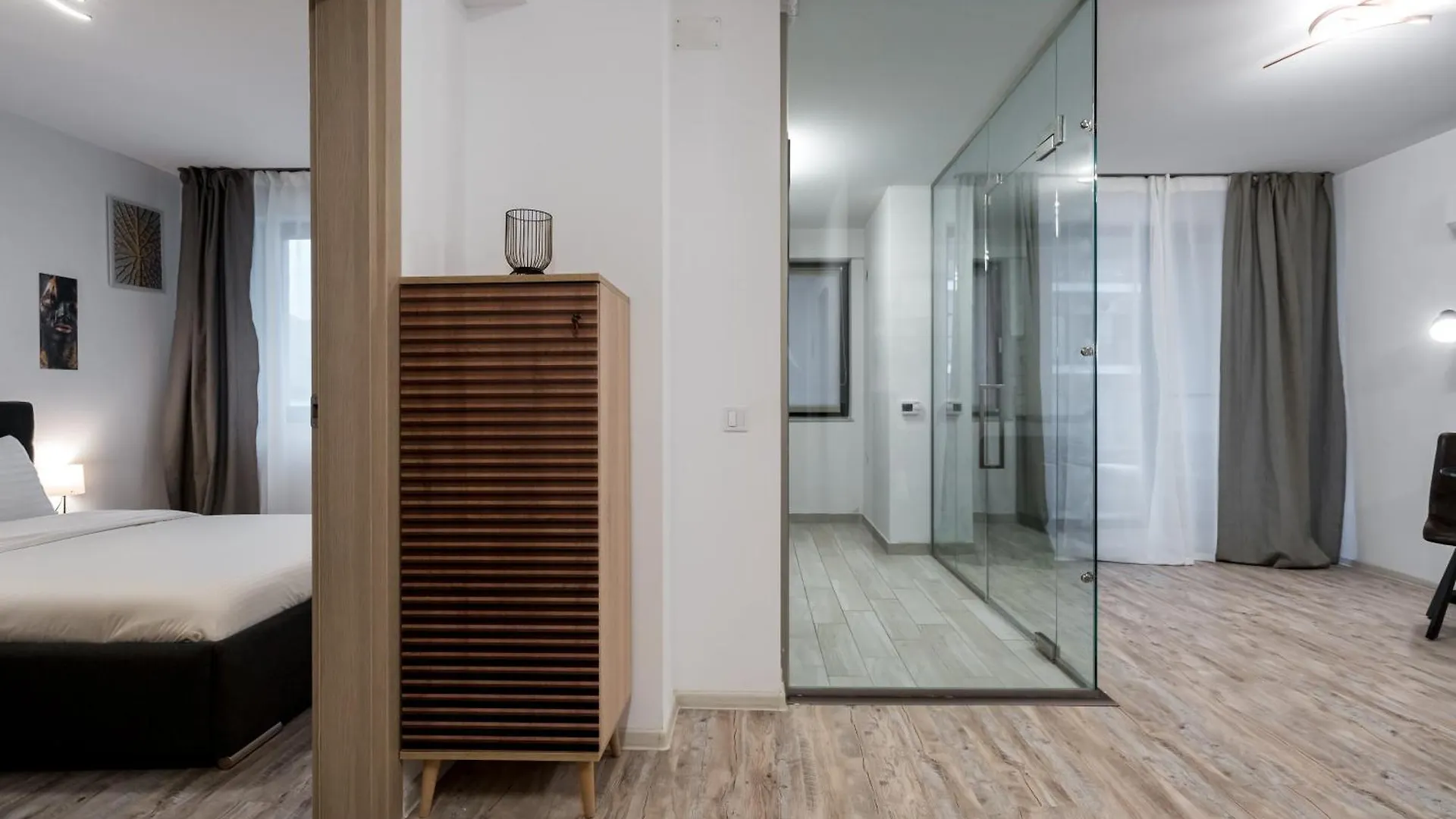 Central Haven With Private Parking And Balcony Bucharest 0*,
