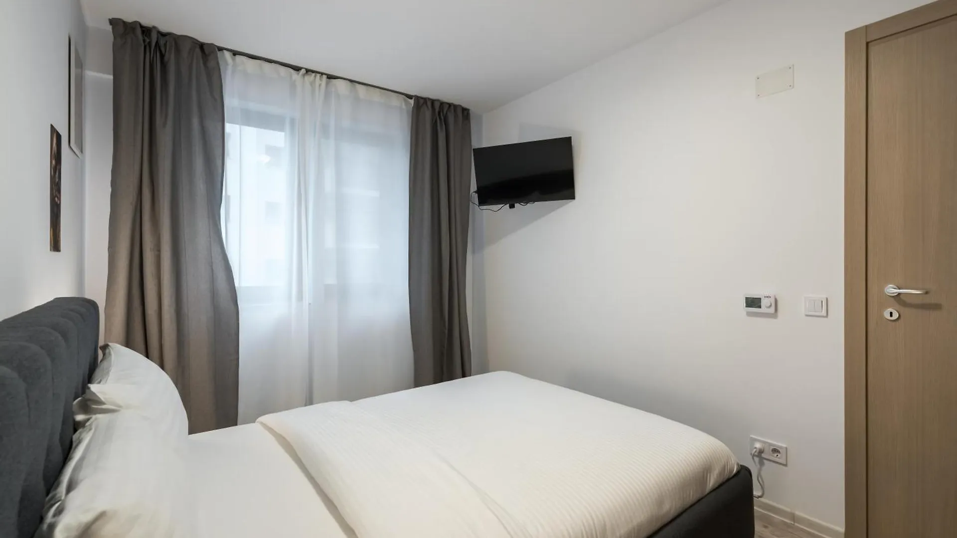 Central Haven With Private Parking And Balcony Bucharest Apartment