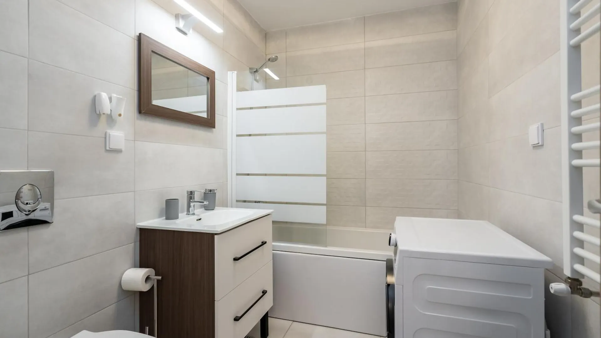 Apartment Central Haven With Private Parking And Balcony Bucharest