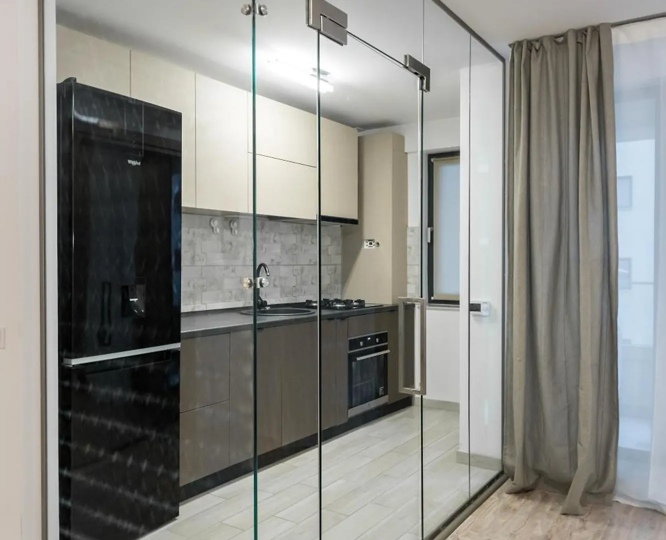 Central Haven With Private Parking And Balcony Bucharest Apartment