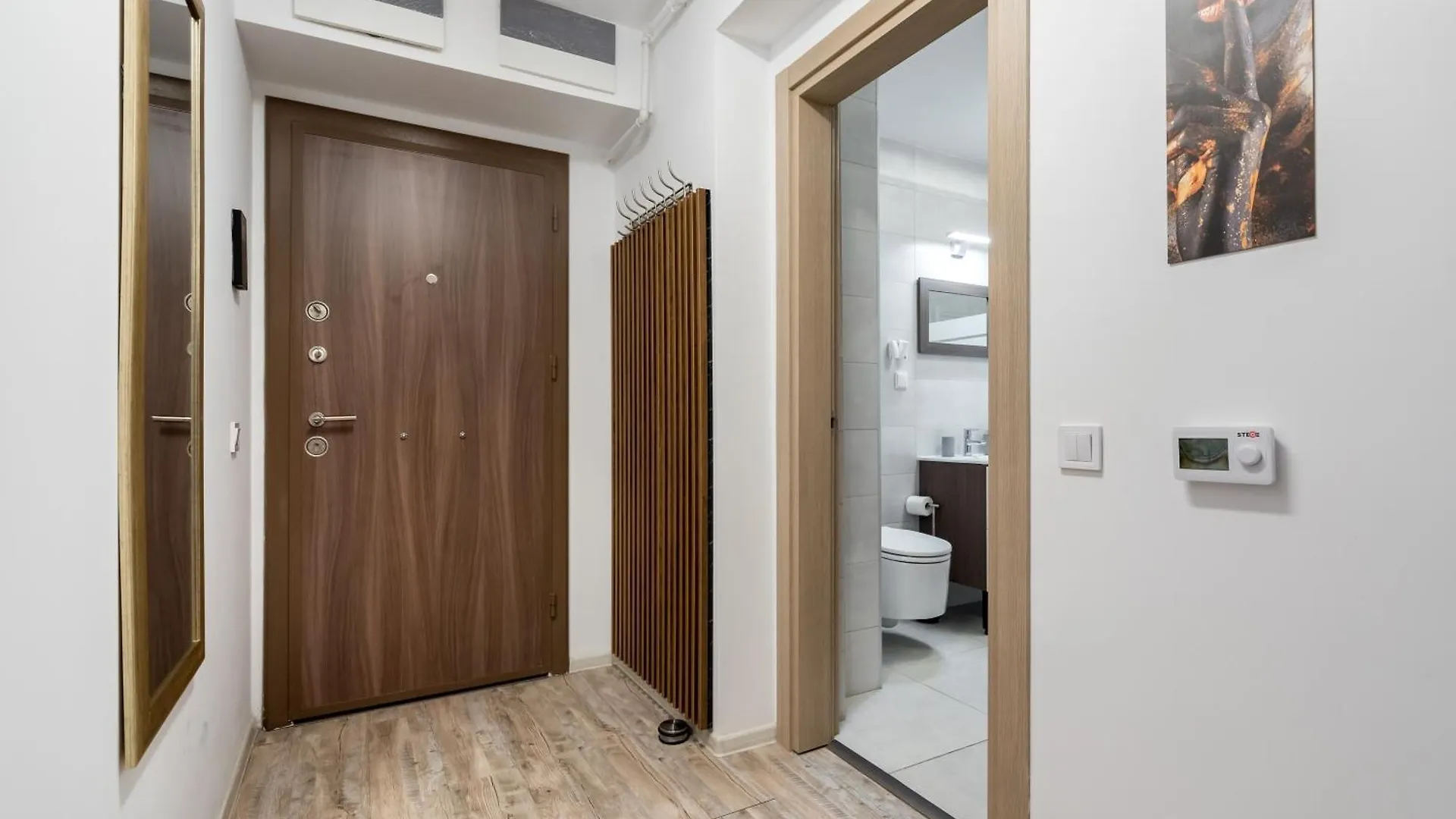 Central Haven With Private Parking And Balcony Bucharest