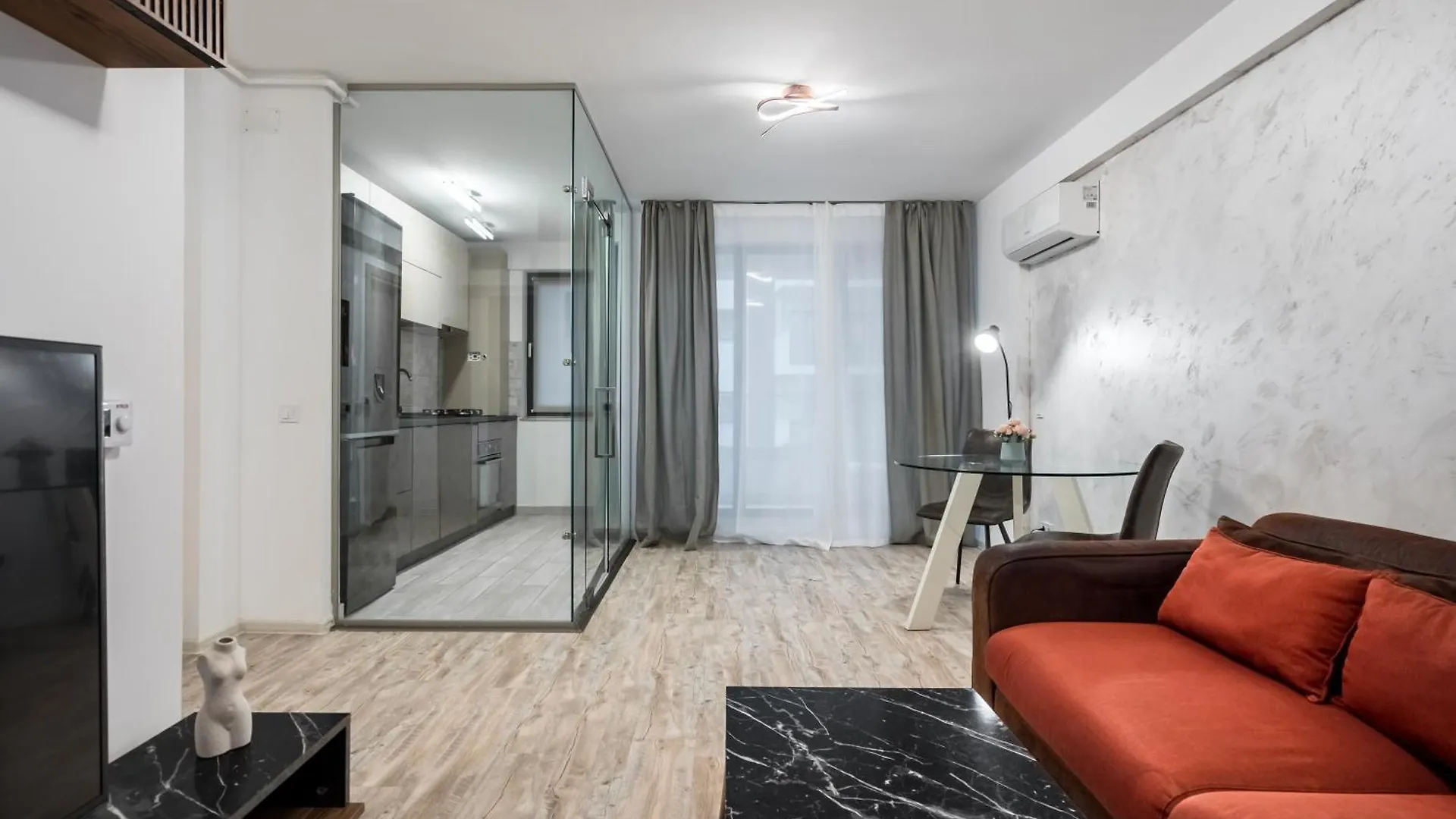 Central Haven With Private Parking And Balcony Βουκουρέστι